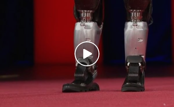 Robot-prostese wat menslike ledemate vervang en selfs verbeter