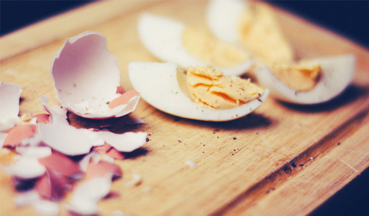 VIDEO: Hoe om ’n eier binne 30 sekondes af te dop