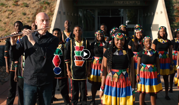 VIDEO: Wouter Kellerman en die Ndlovu Youth Choir se weergawe van Shape Of You van Ed Sheeran